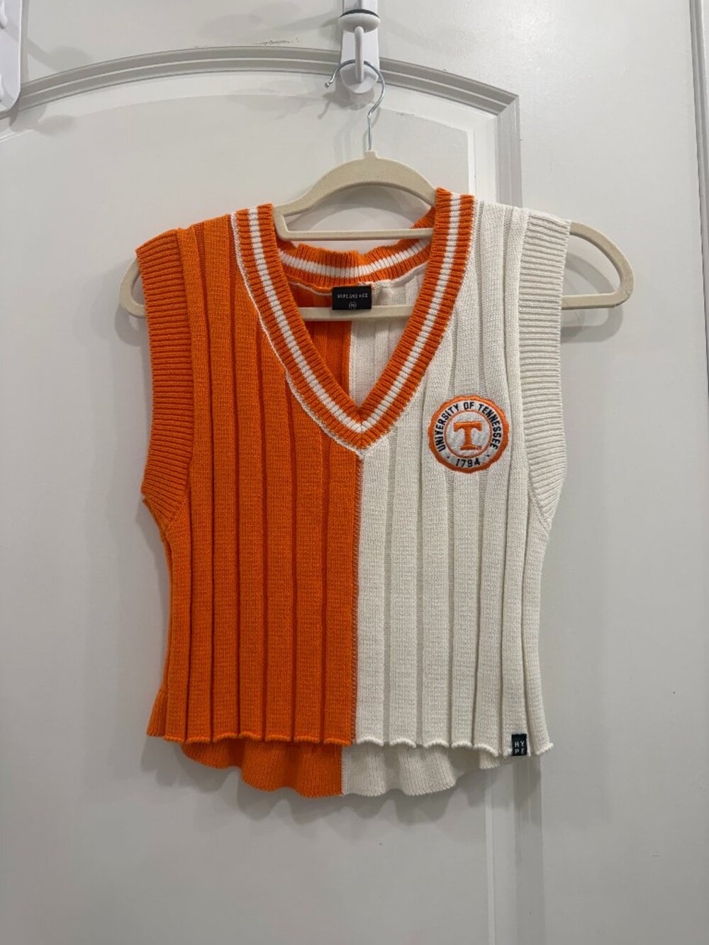 Hype & Vice Tennessee Volunteers Colorblock Knit Sweater Vest